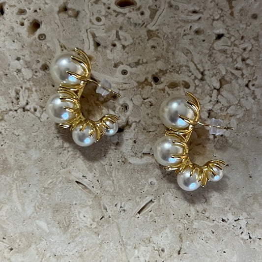 Evara pearl earrings