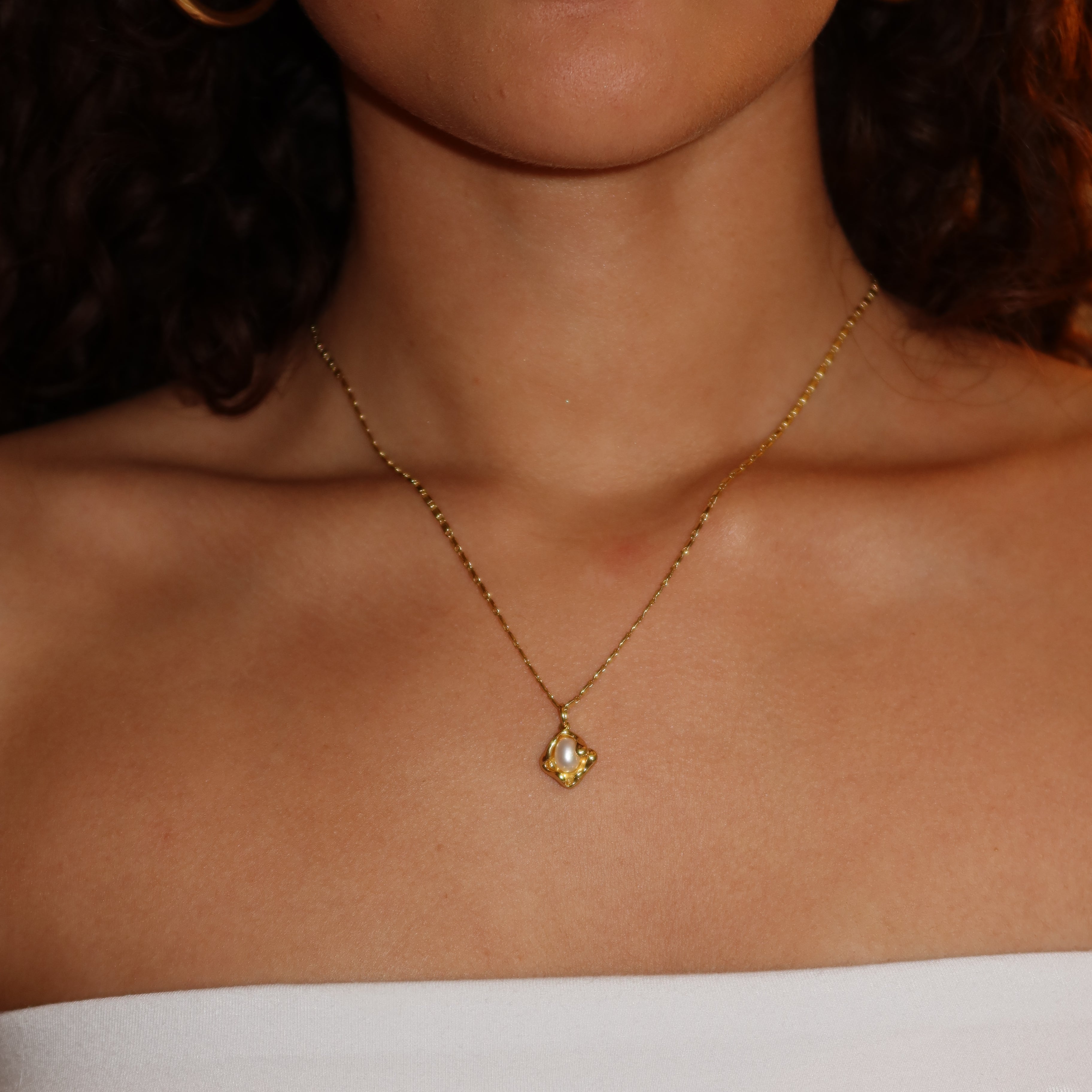 Orilla pearl shell necklace